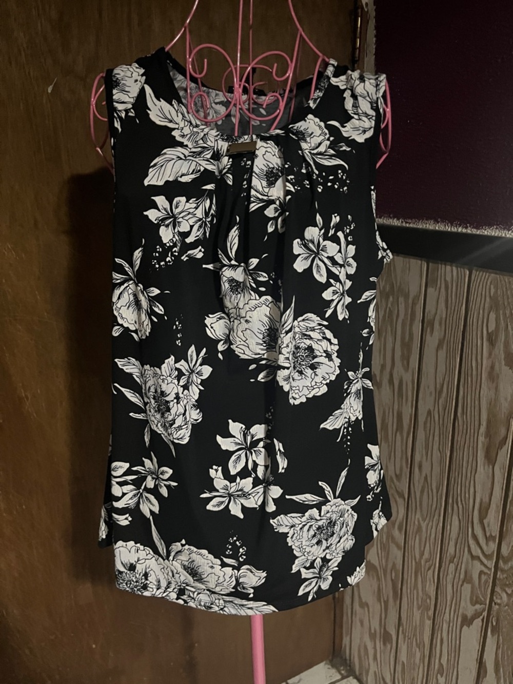 Sleeveless Black & White Floral Shell Top - Classic Women's Blouse